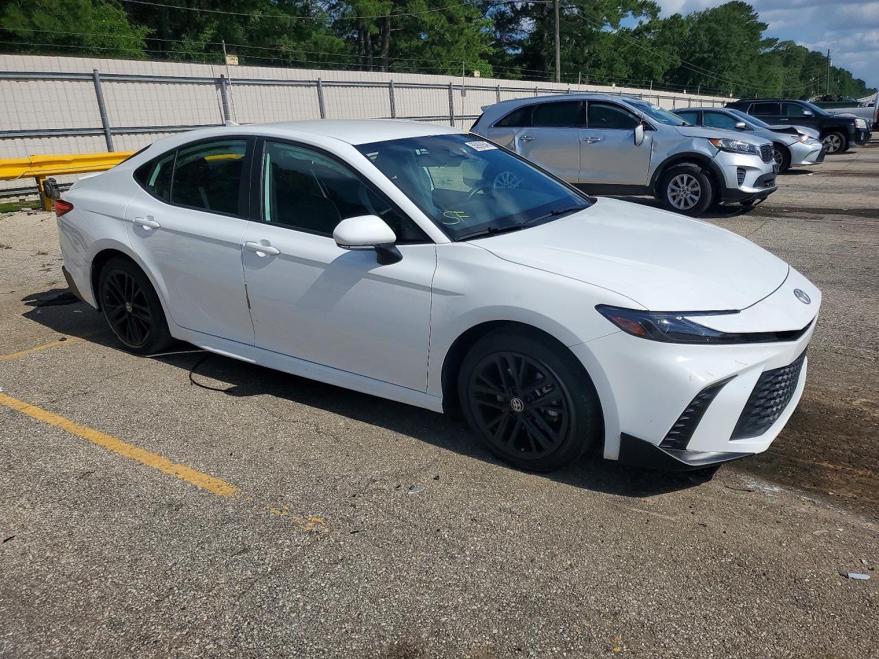 2025 Toyota Camry Se - Image 4