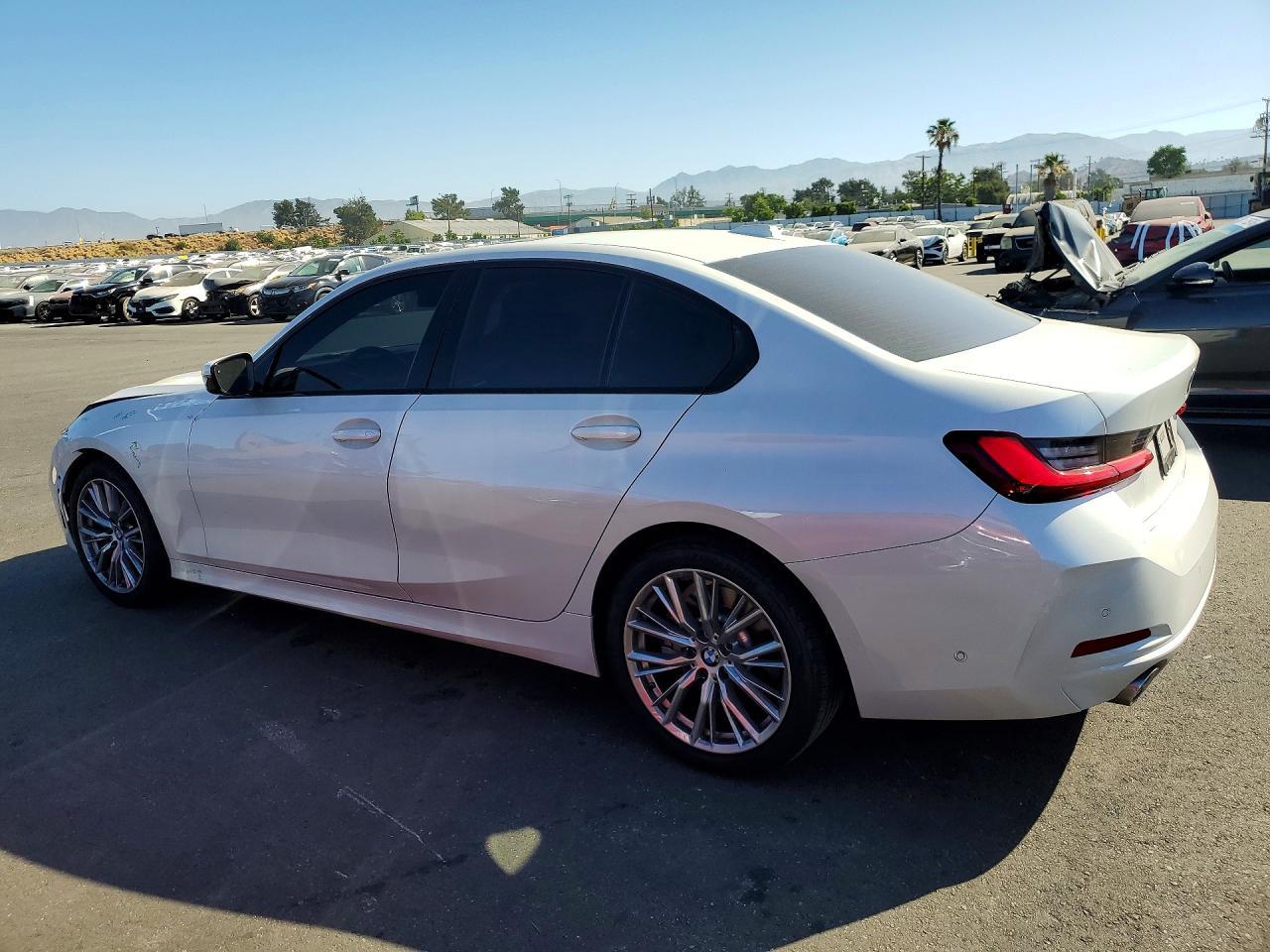 2023 BMW 330I - Фото 2