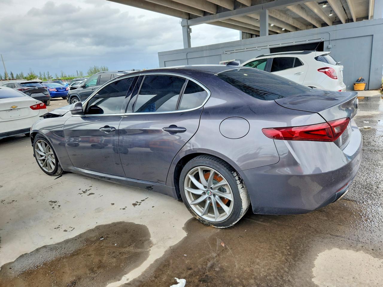 2019 Alfa Romeo Giulia - Image 2