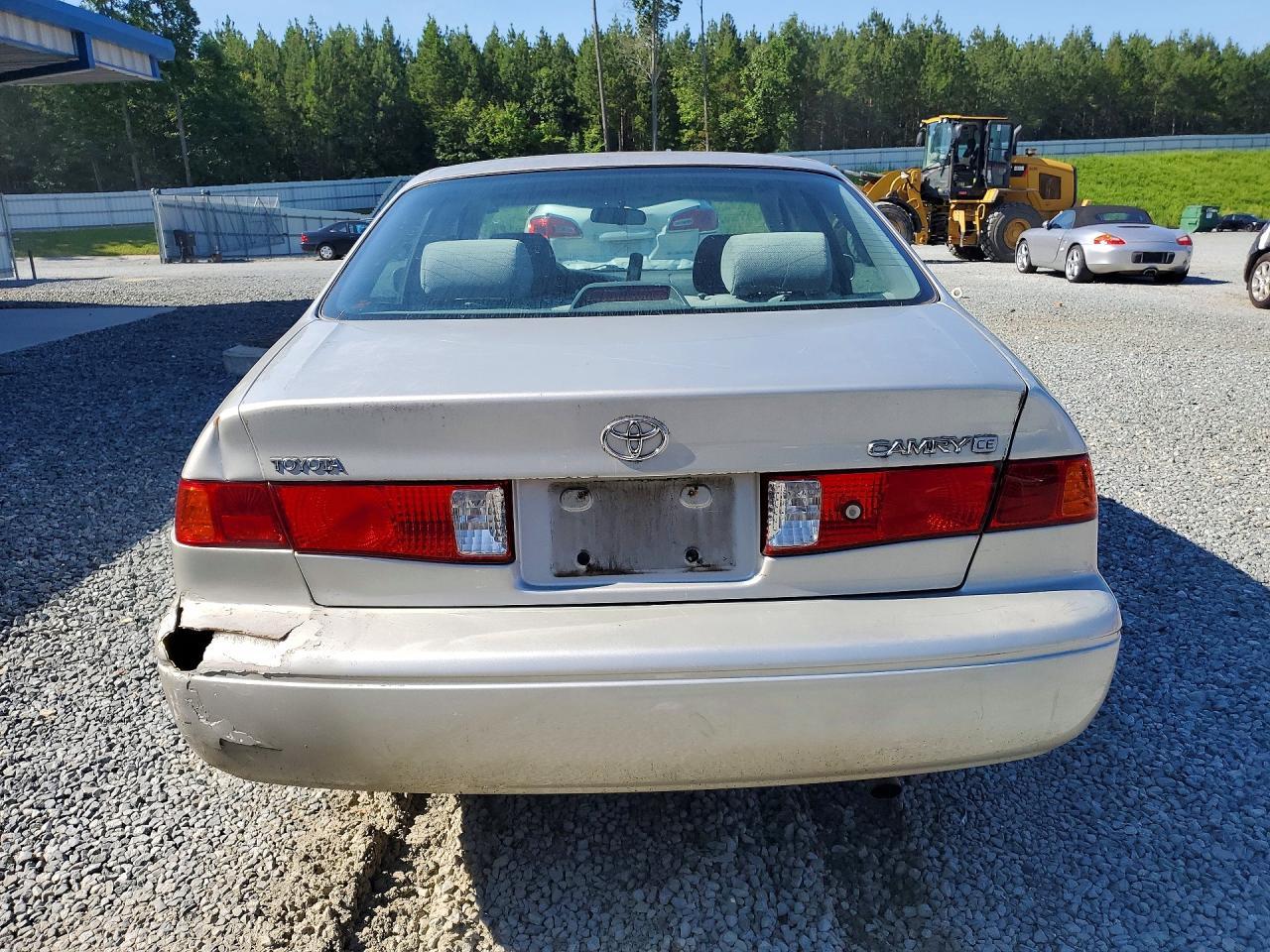 2001 Toyota Camry Ce - Фото 6