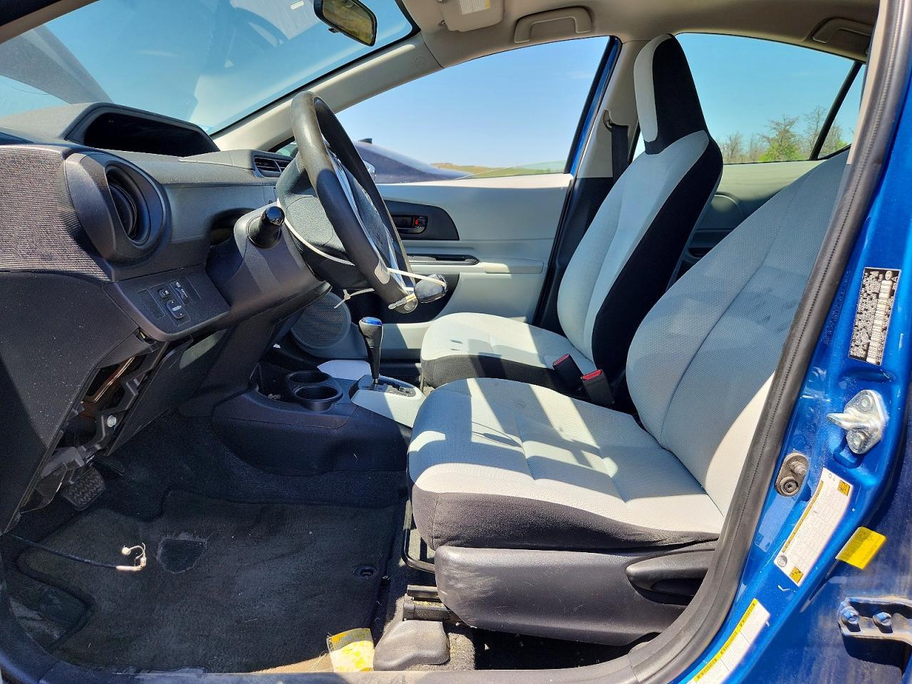 2014 Toyota Prius C One - Фото 7