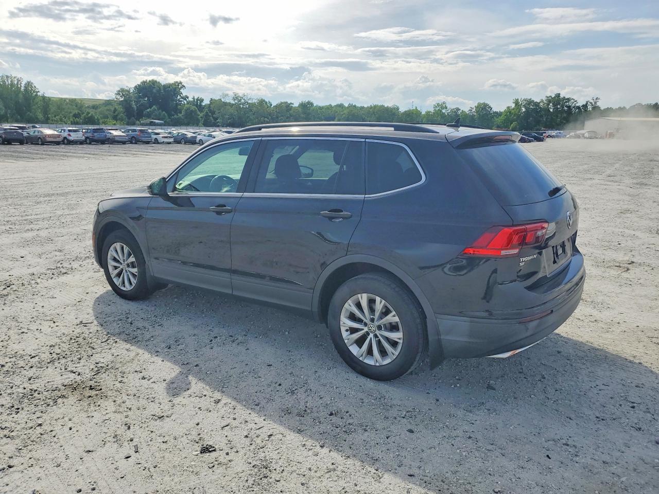 2019 Volkswagen Tiguan Se - Фото 2