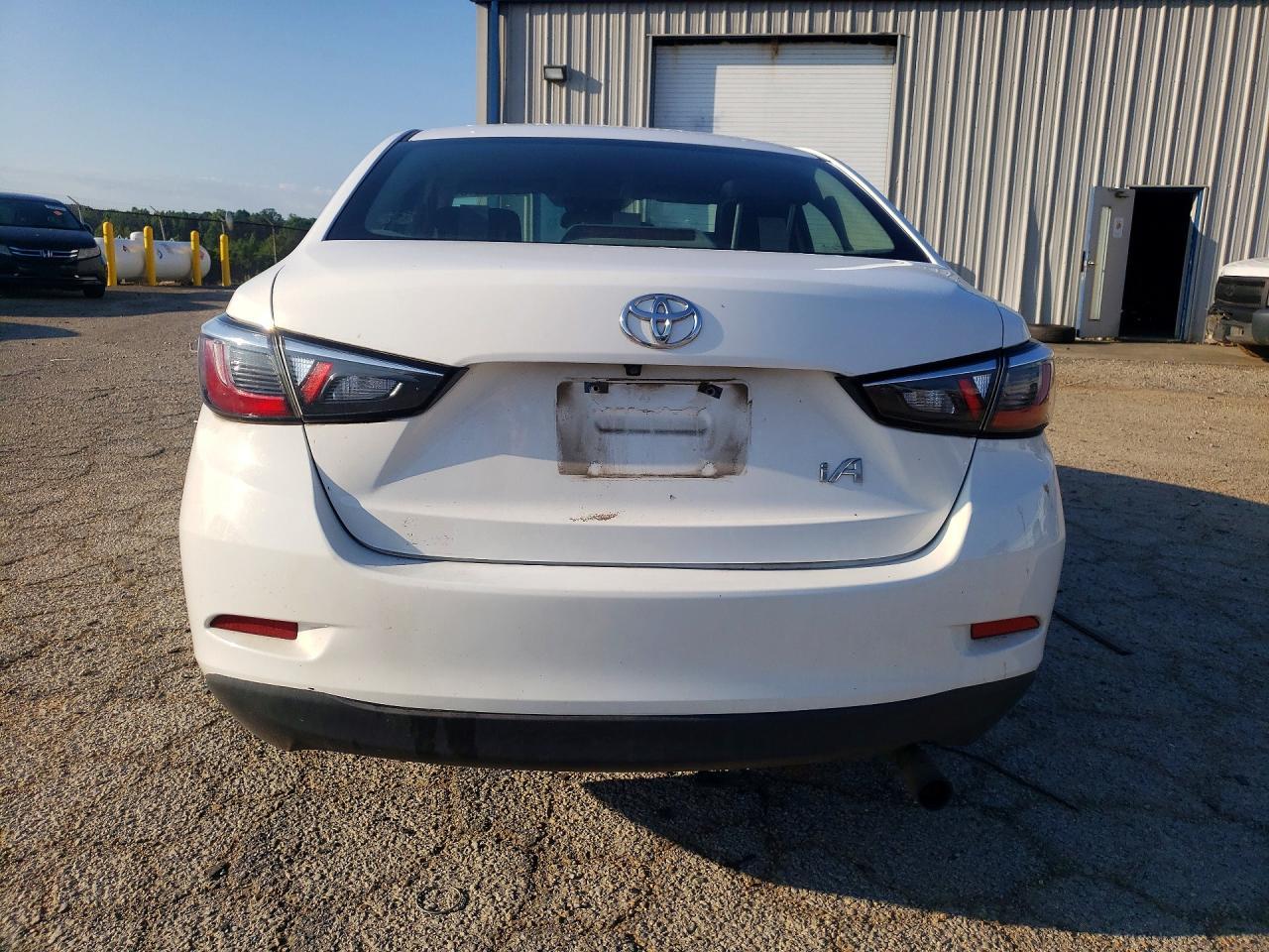2018 Toyota Yaris Ia Base - Image 6