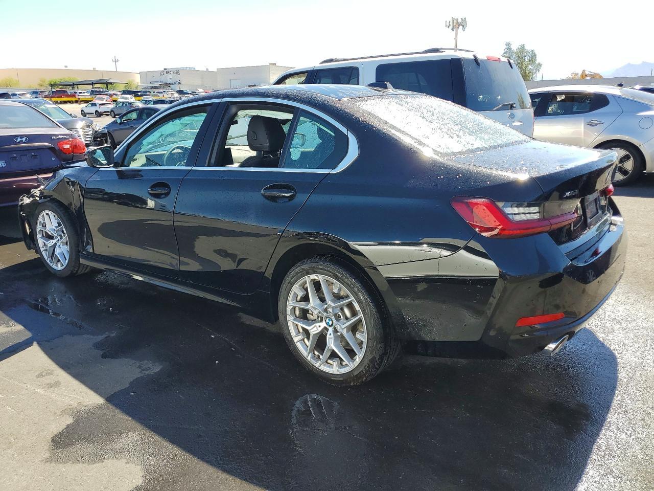 2026 BMW 330Xi - Фото 2