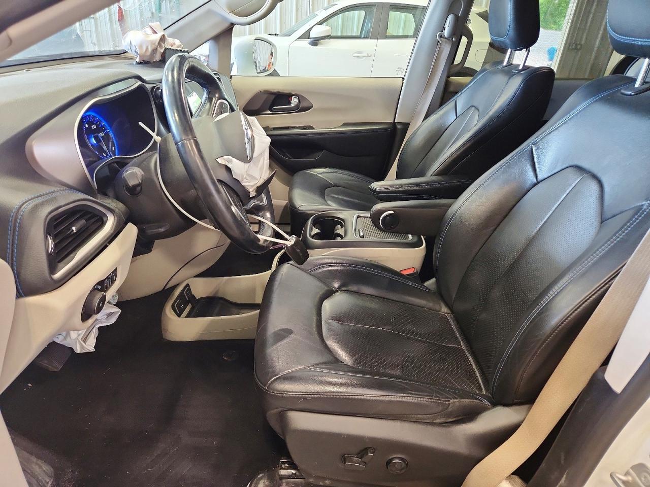 2021 Chrysler Pacifica Touring L - Image 7