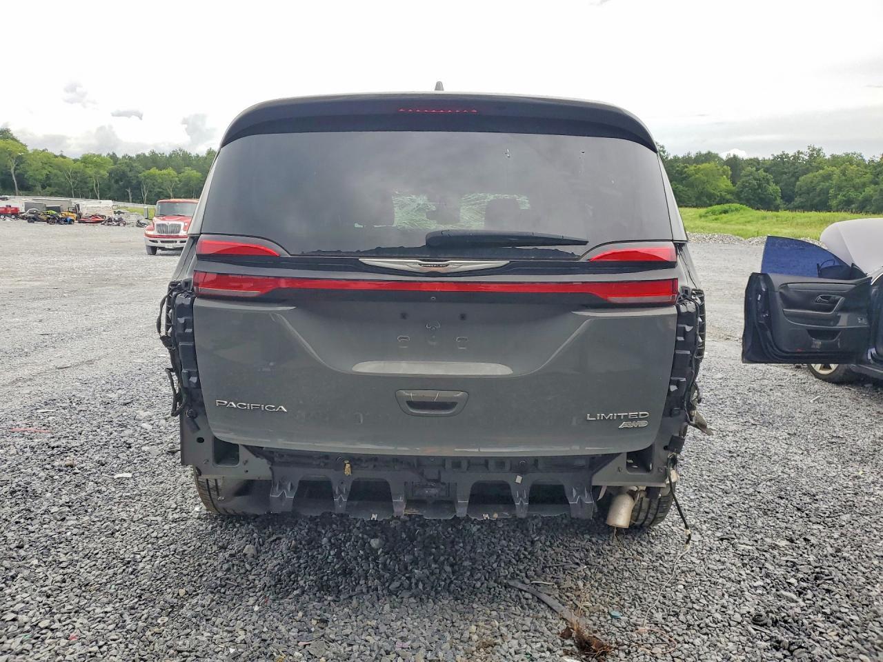 2022 Chrysler Pacifica Limited - Image 6