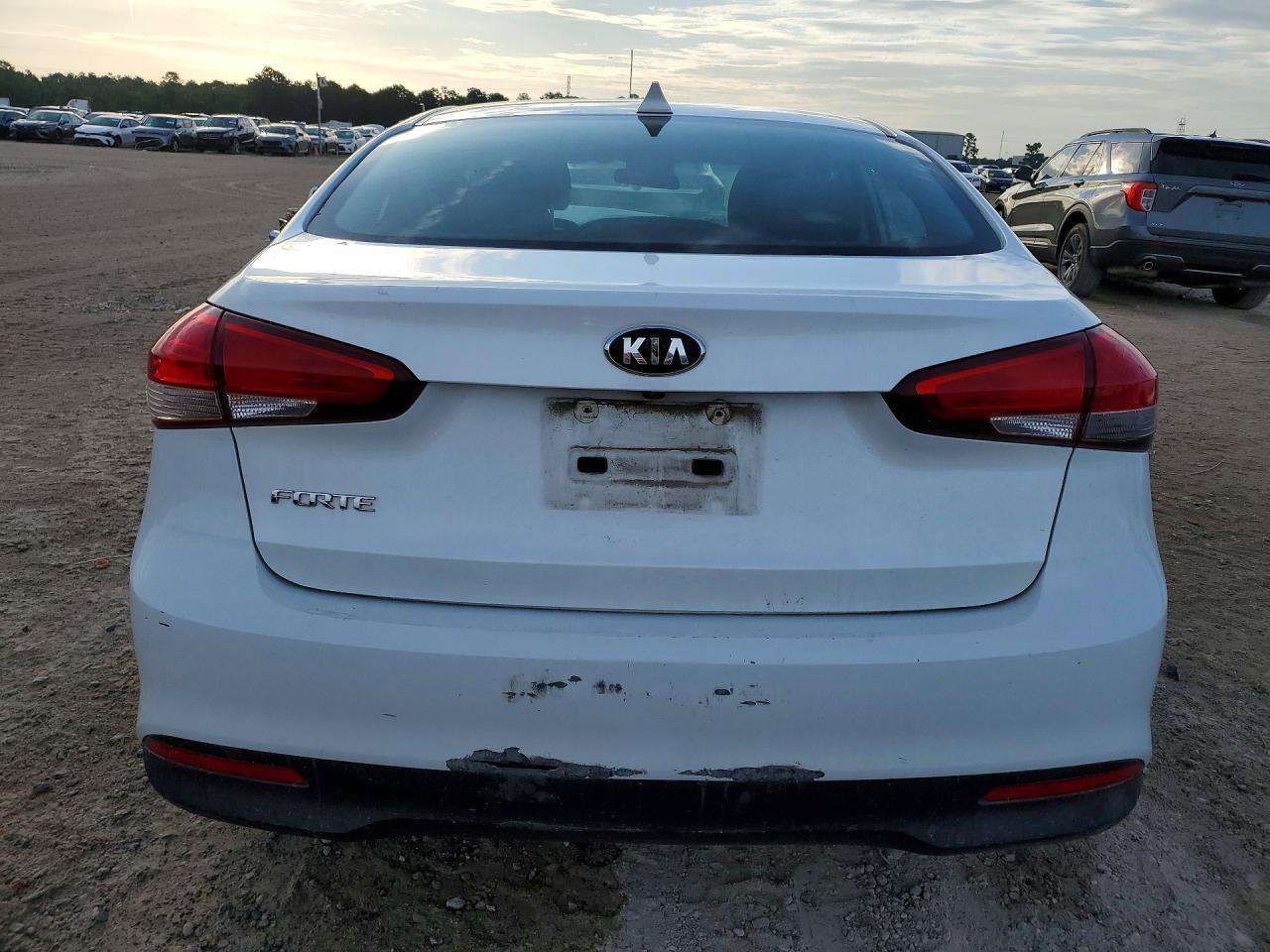 2018 Kia Forte Lx - Image 6