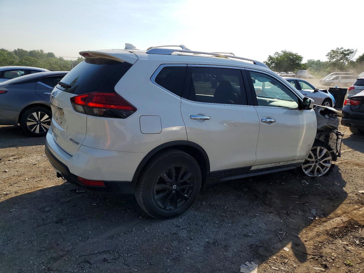 2017 Nissan Rogue Sv - Image 3