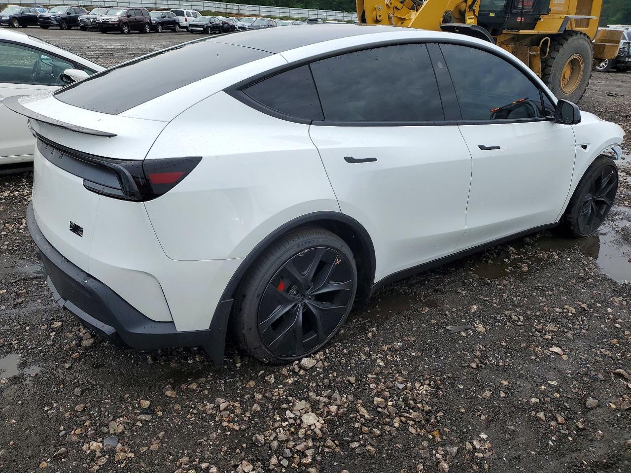 2026 Tesla Model Y - Image 3