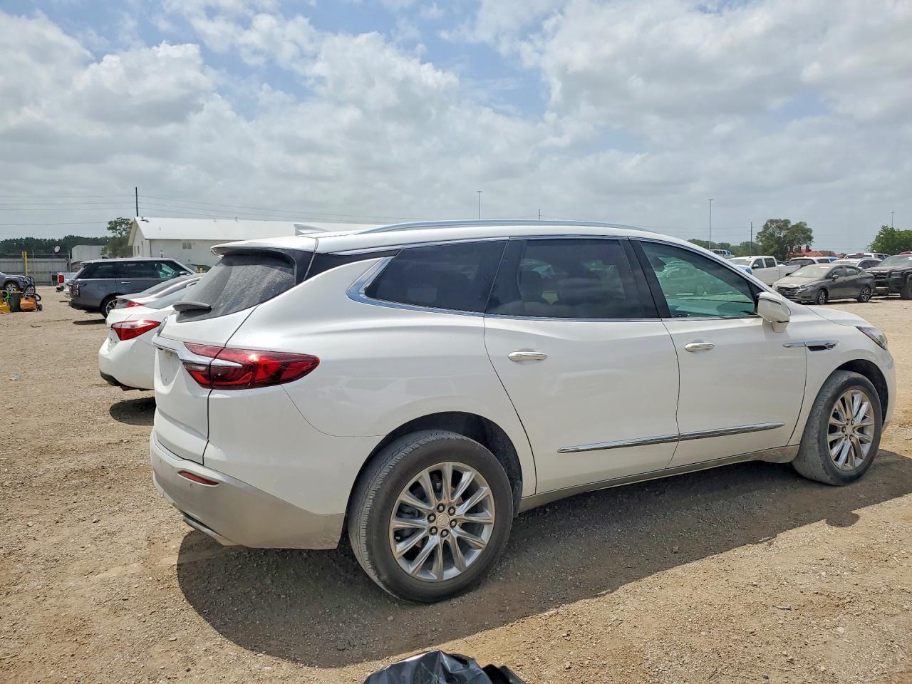2021 Buick Enclave Premium - Фото 3