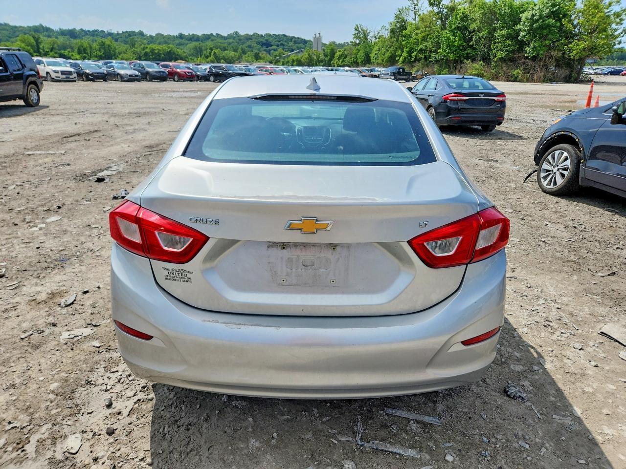 2017 Chevrolet Cruze Lt - Image 6