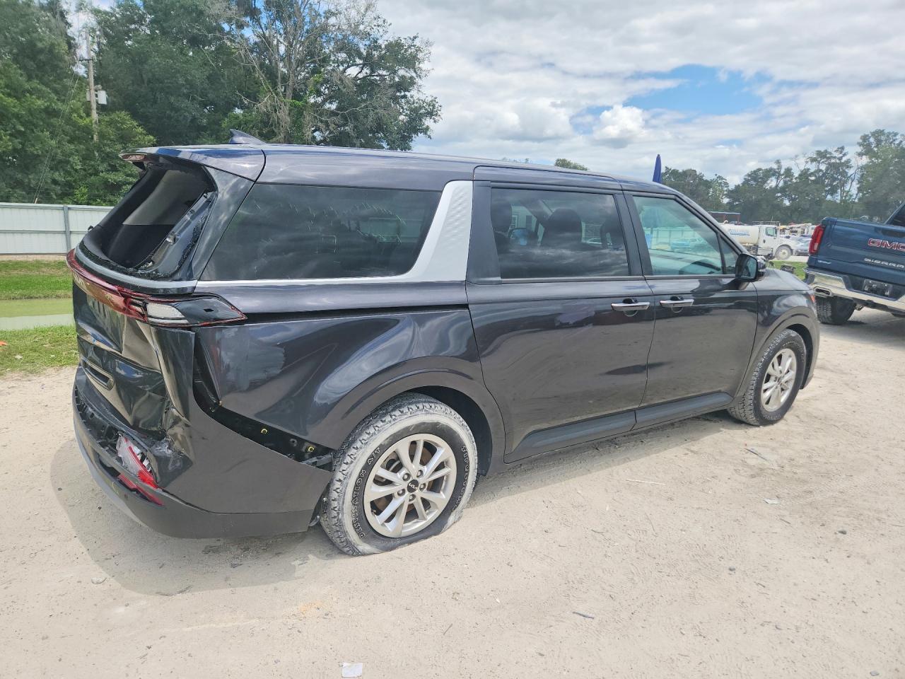 2023 Kia Carnival Lx - Image 3