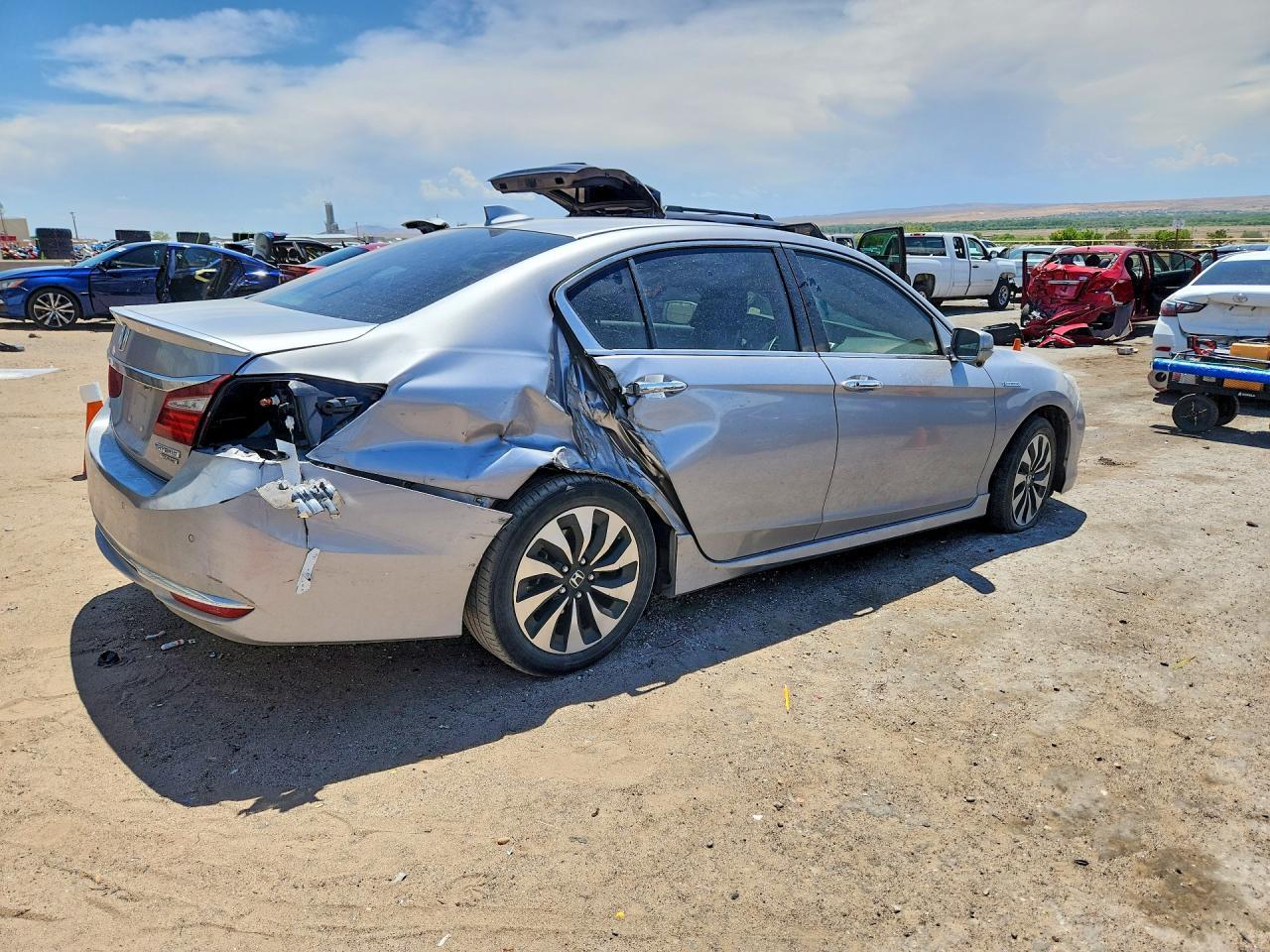 2017 Honda Accord Touring Hybrid - Image 3