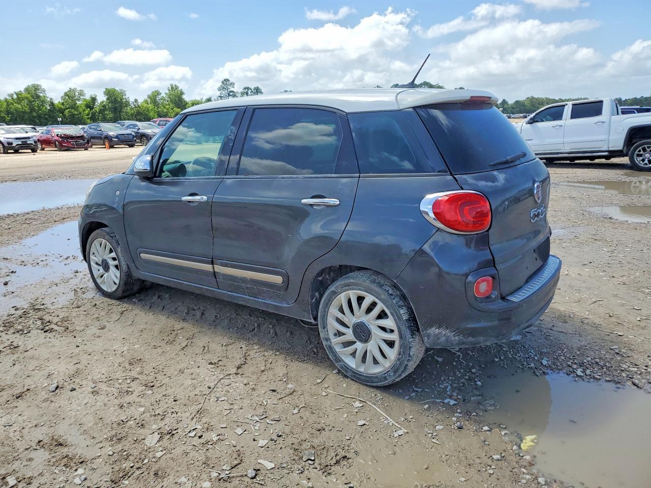2015 Fiat 500L Lounge - Image 2