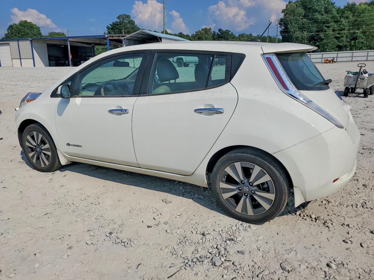 2017 Nissan Leaf Sv - Image 2