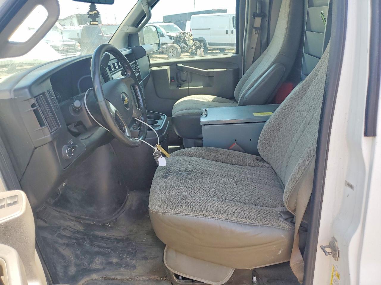 2017 Chevrolet Express G2500 - Фото 7