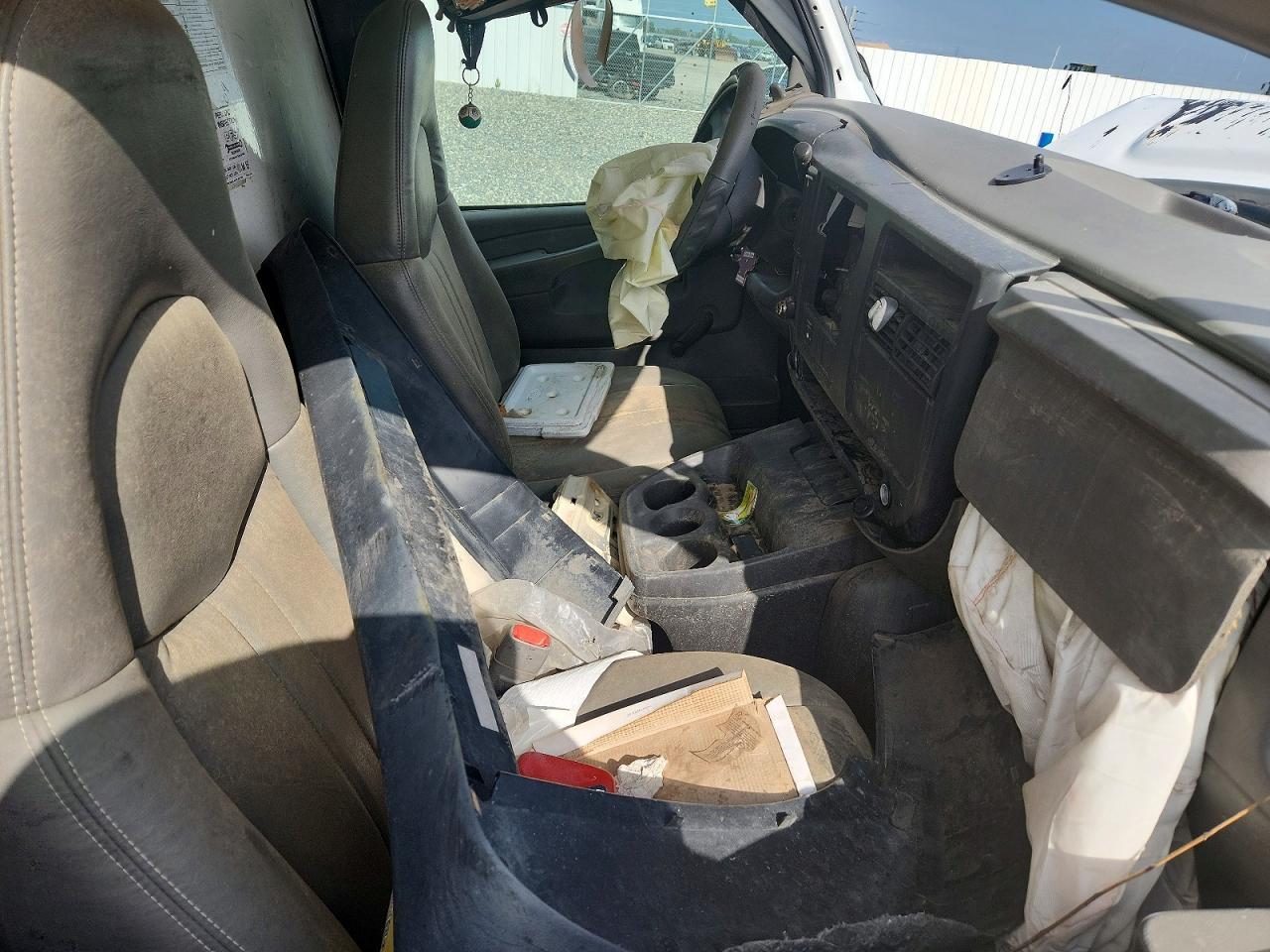 2006 GMC Savana Box Truck - Фото 7