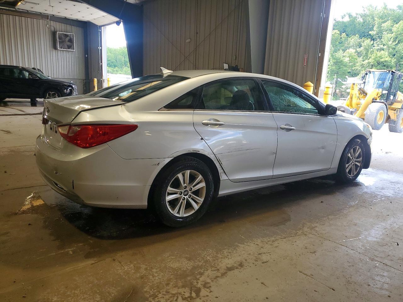 2011 Hyundai Sonata Gls - Image 3