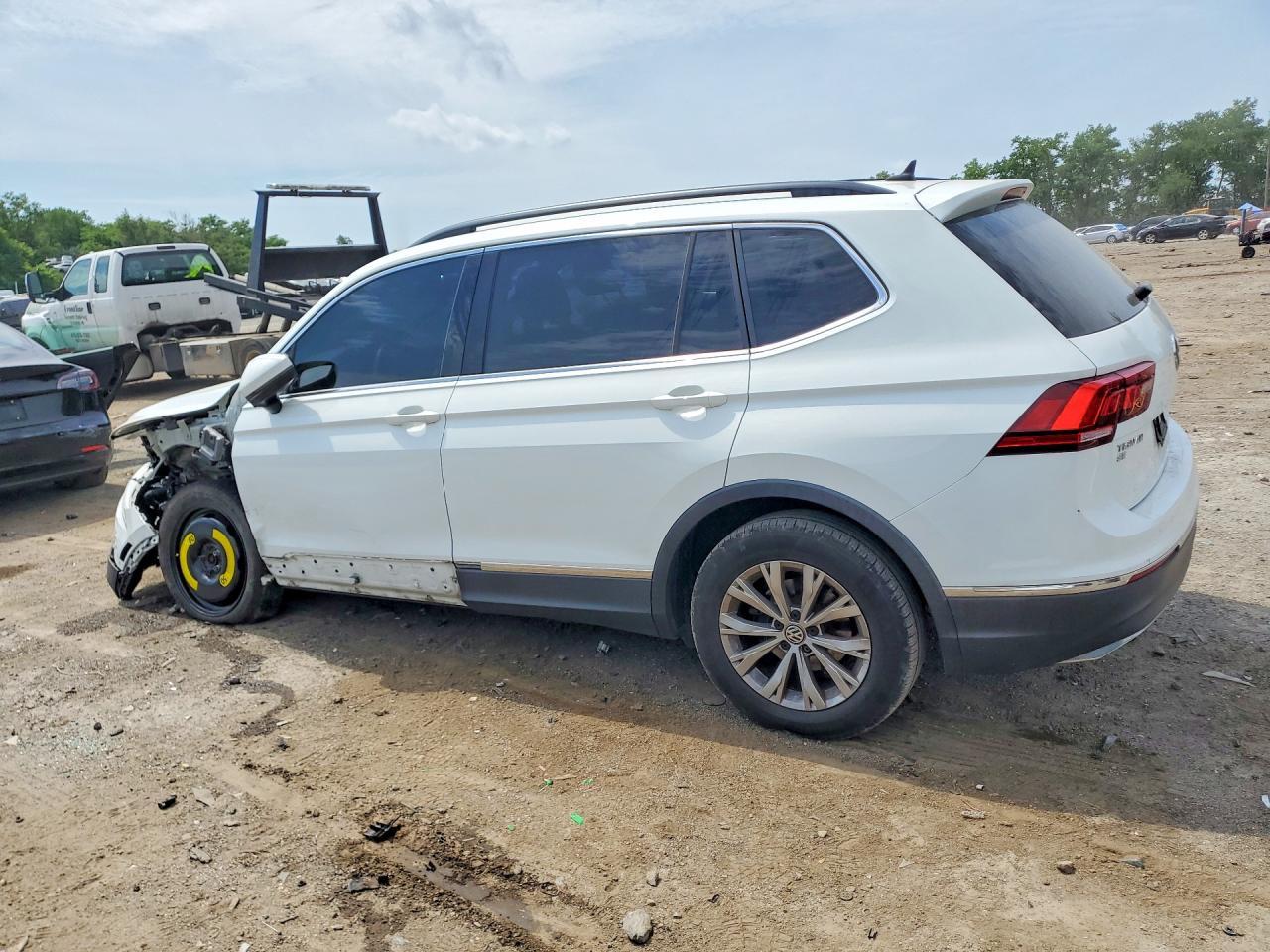 2018 Volkswagen Tiguan Se - Фото 2