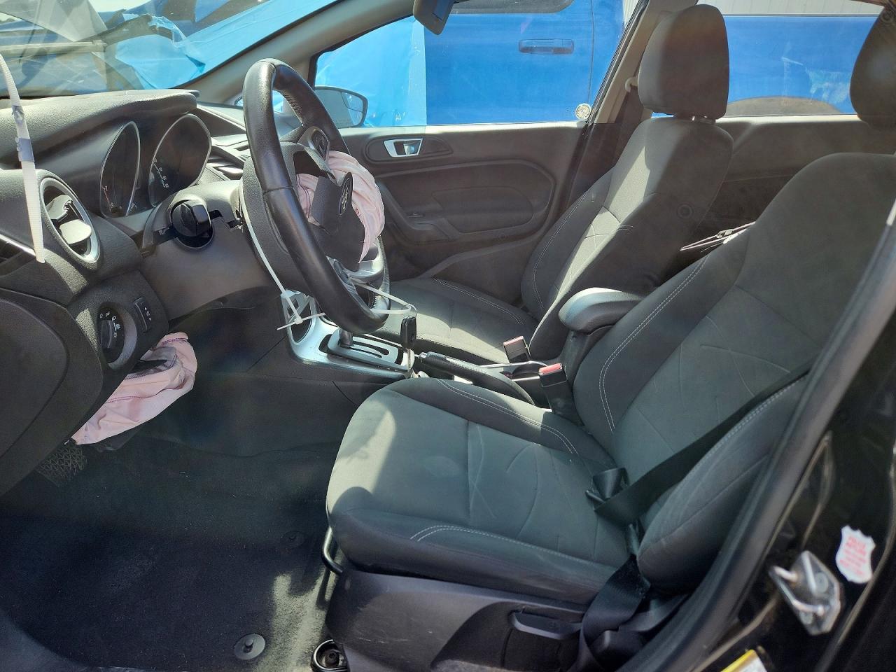 2015 Ford Fiesta Se - Фото 7
