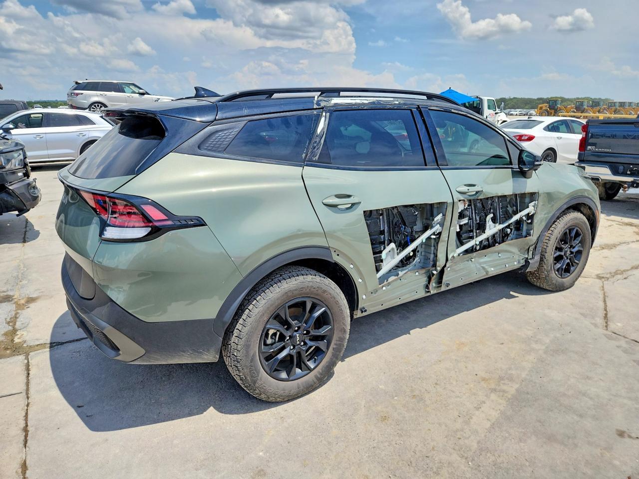 2024 Kia Sportage X-Pro Prestige - Image 3