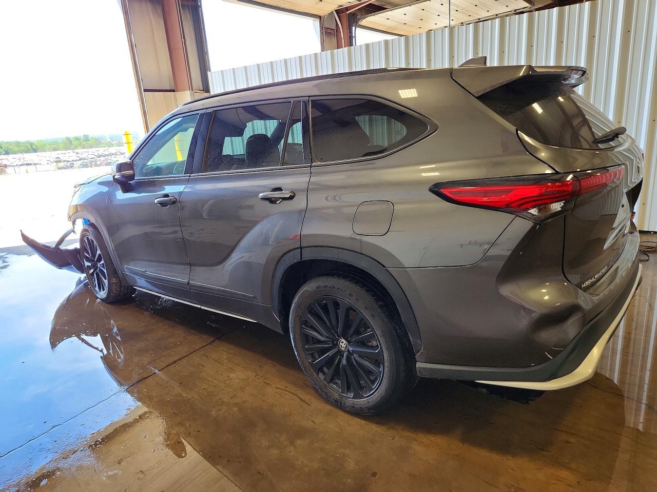 2023 Toyota Highlander Xse - Image 2