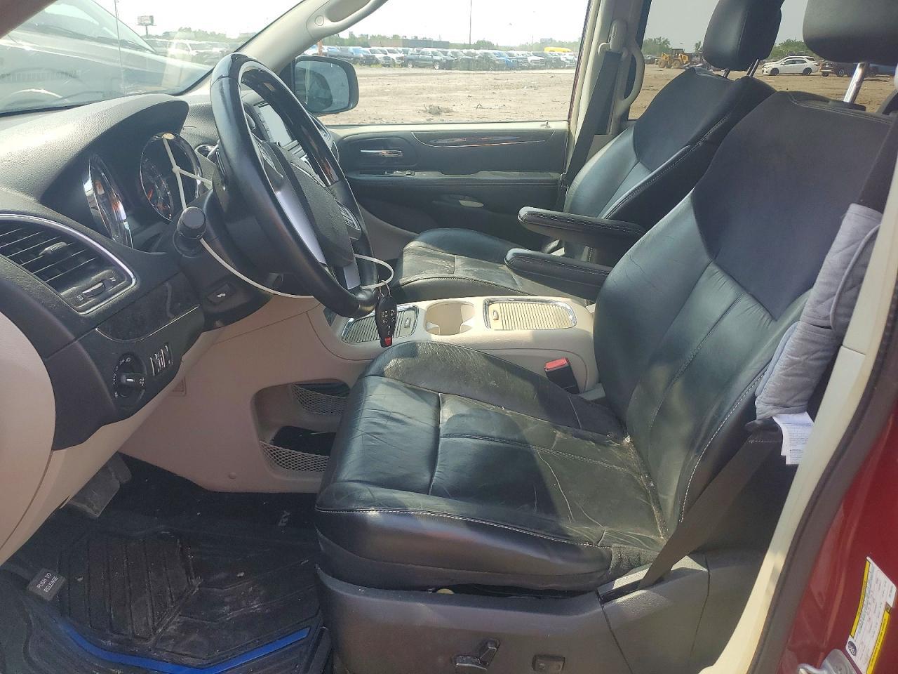 2013 Chrysler Town & Country Limited - Фото 7