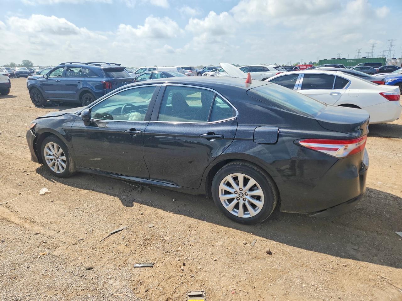 2018 Toyota Camry Le - Фото 2