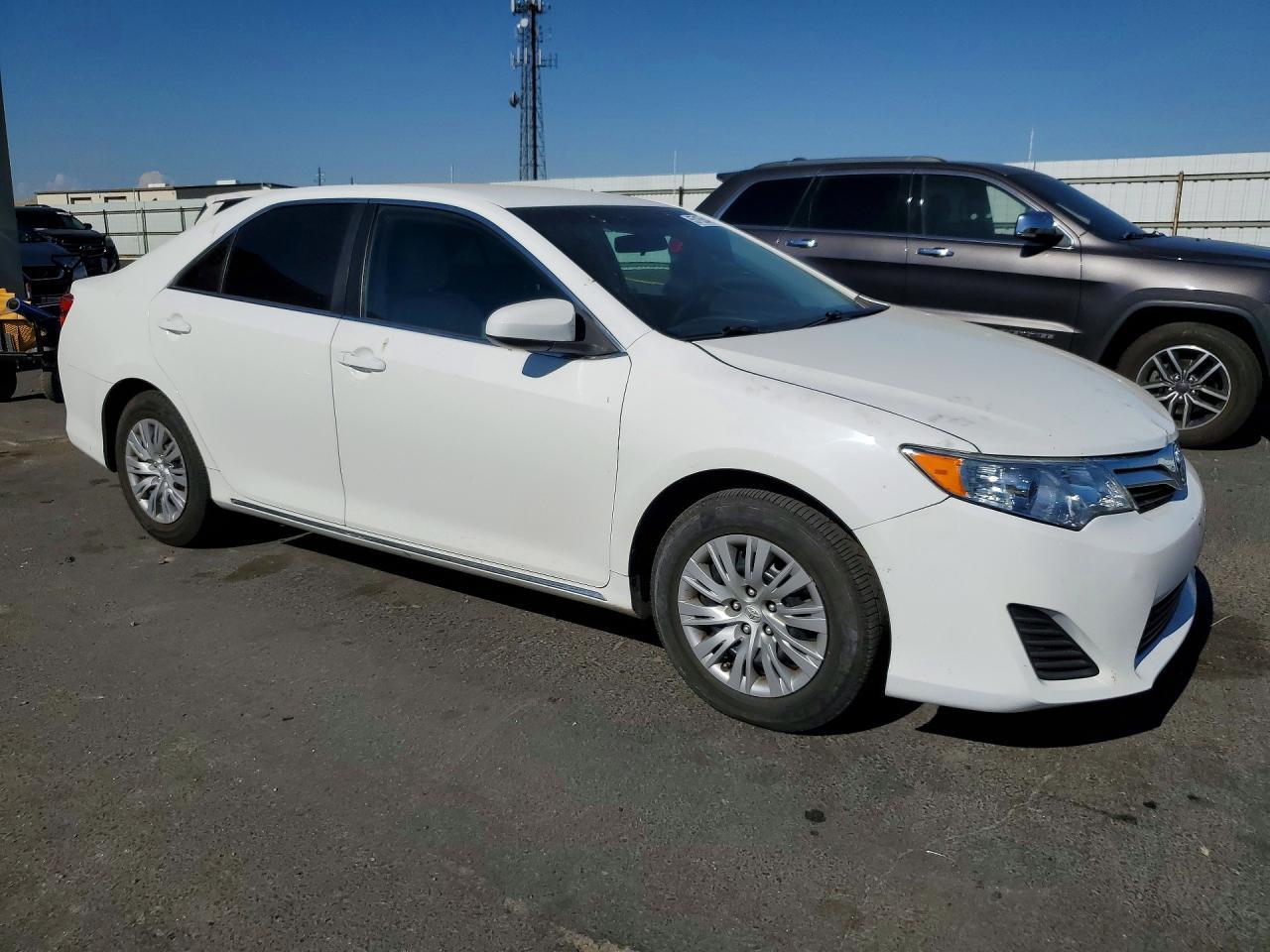 2012 Toyota Camry Le - Фото 4