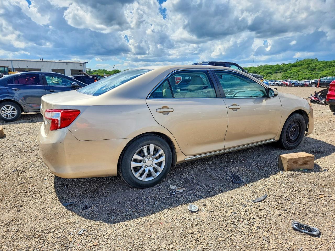 2012 Toyota Camry Le - Фото 3