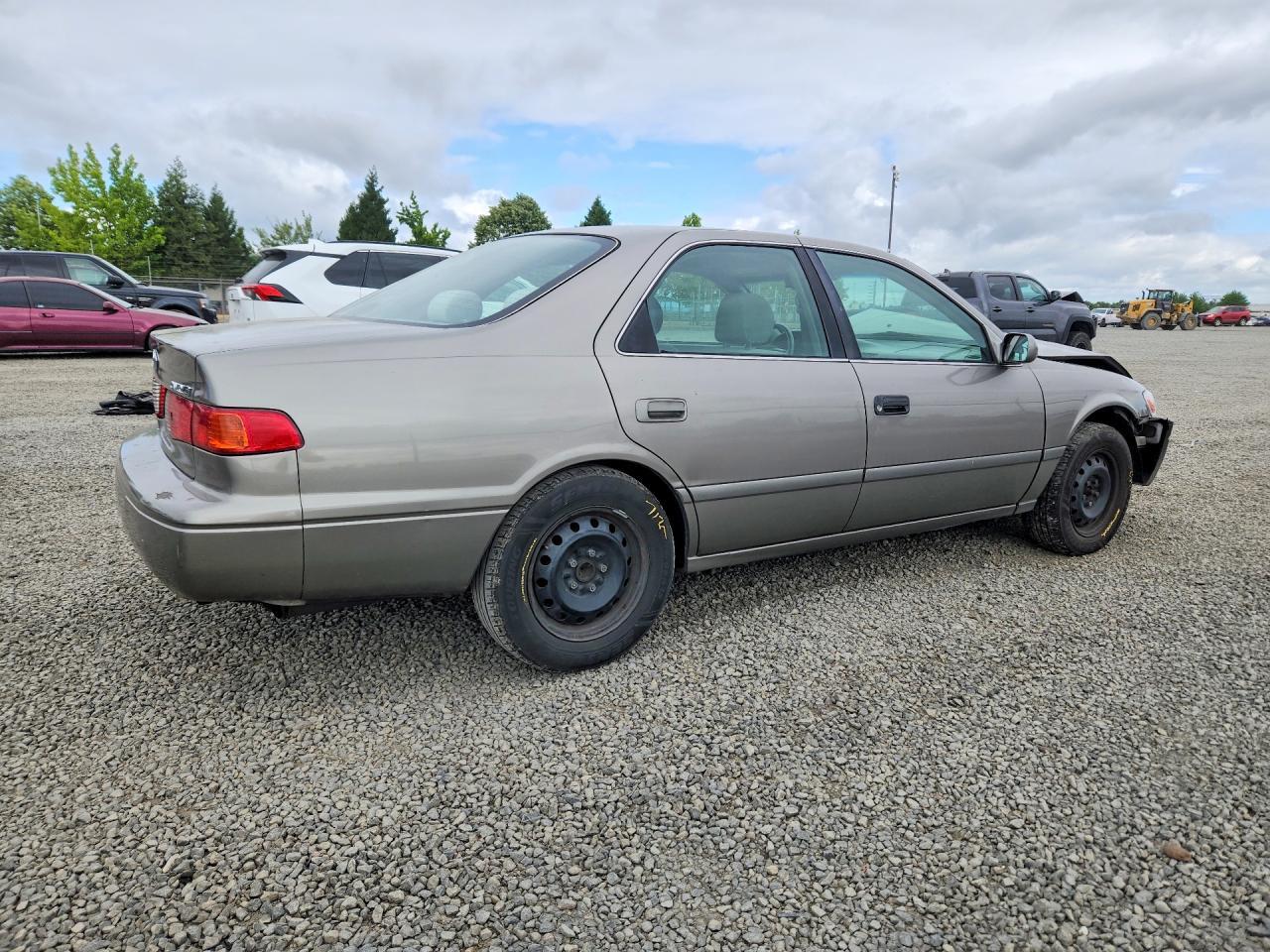 2001 Toyota Camry Ce - Фото 3