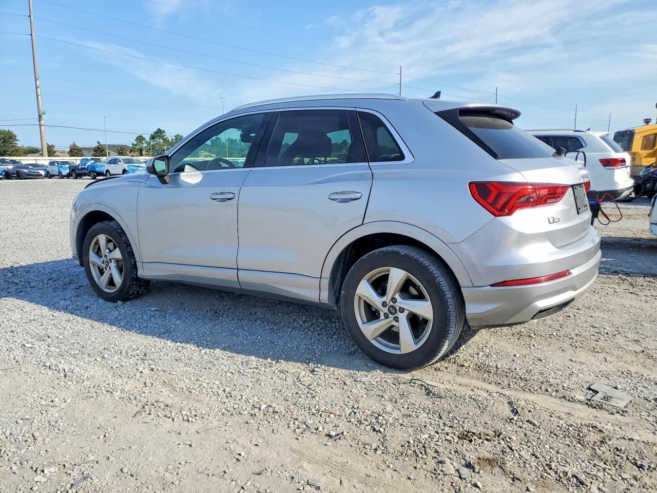 2021 Audi Q3 Premium 40 - Фото 2