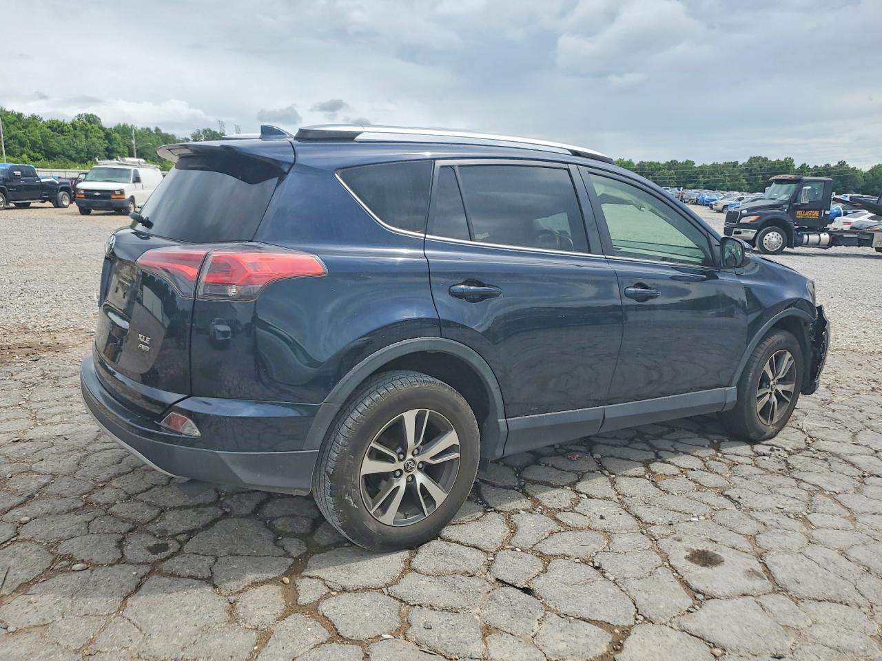 2018 Toyota Rav4 Xle - Image 3