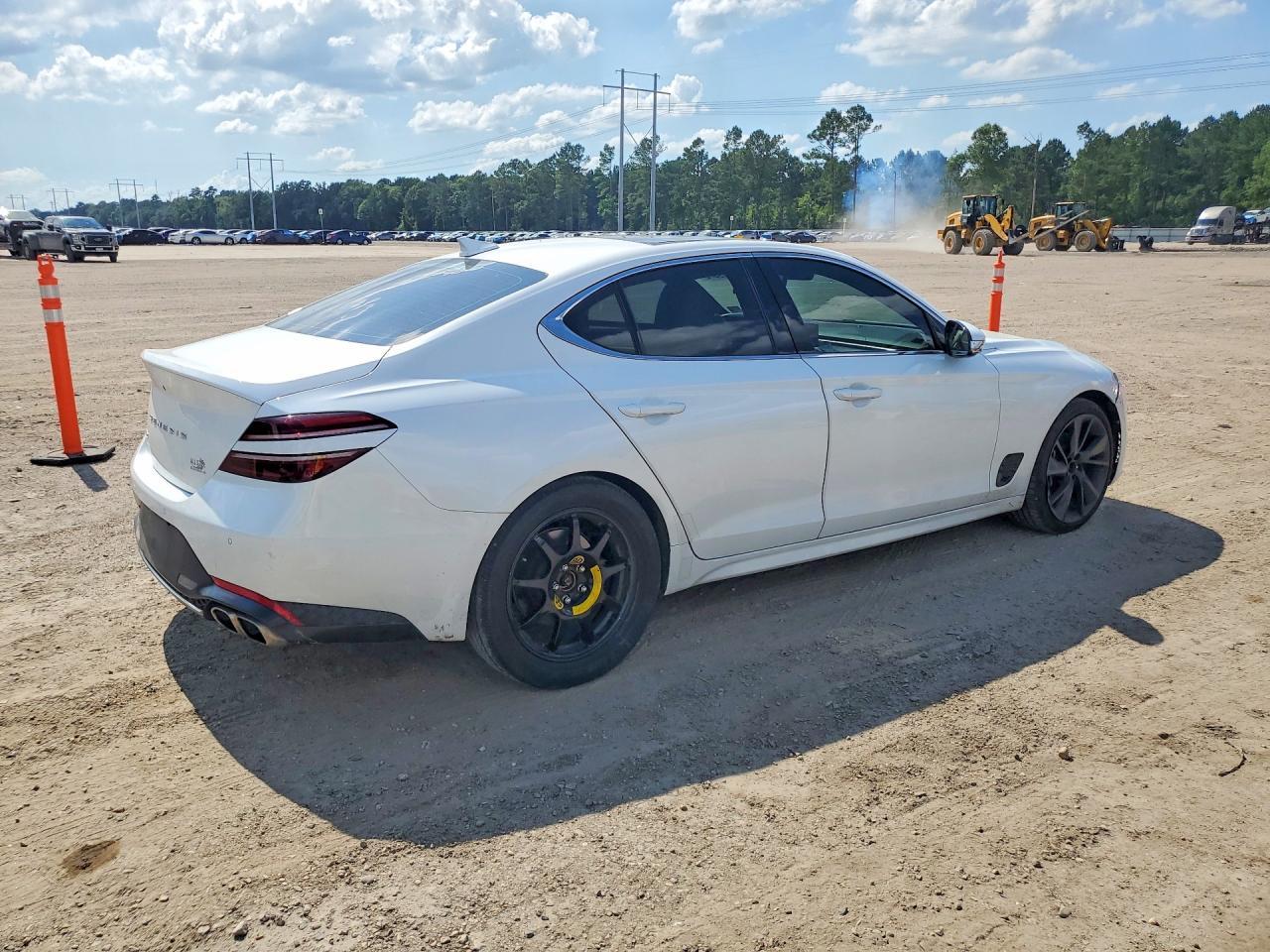 2022 Genesis G70 - Фото 3