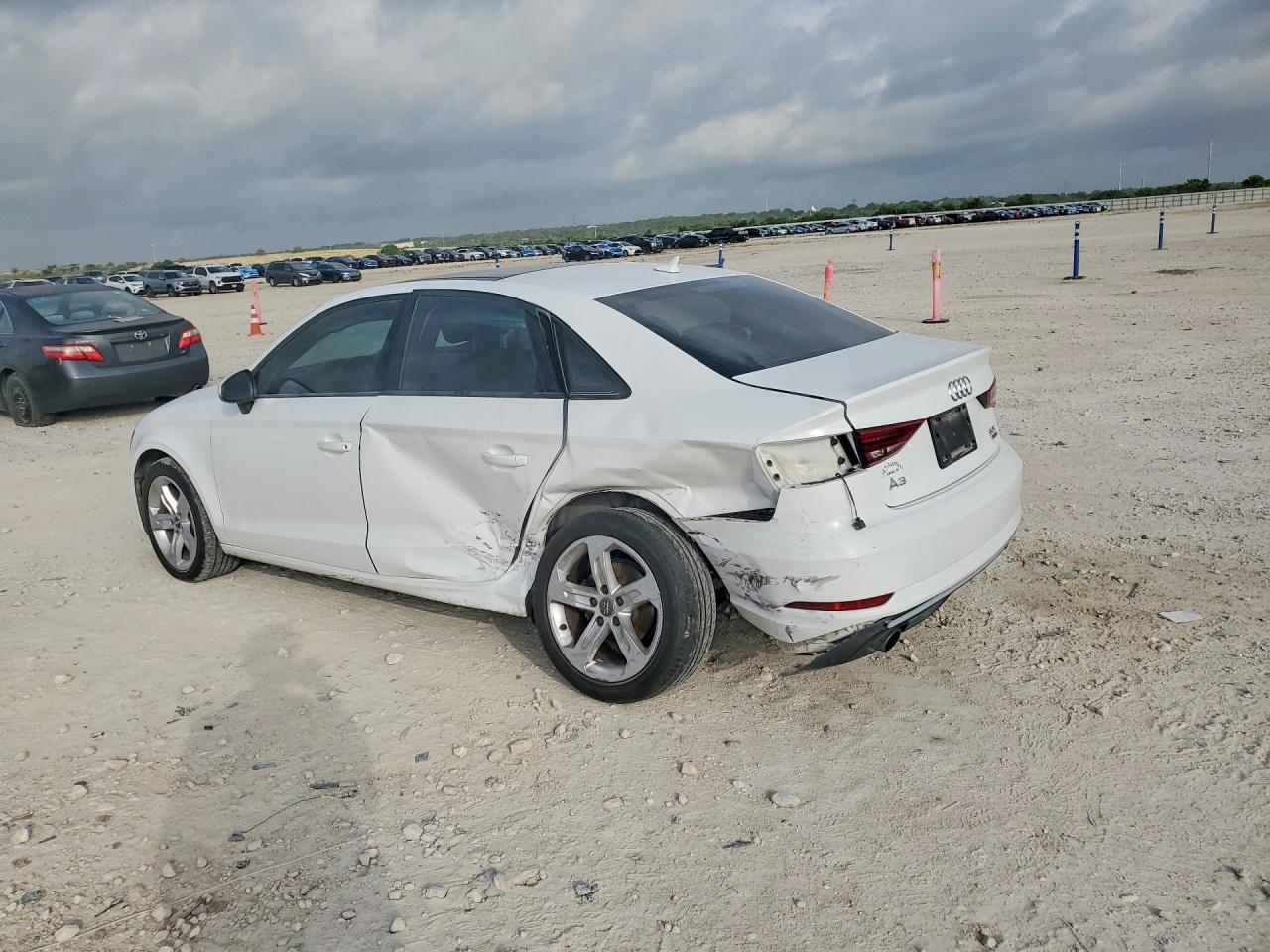 2017 Audi A3 Premium - Фото 2