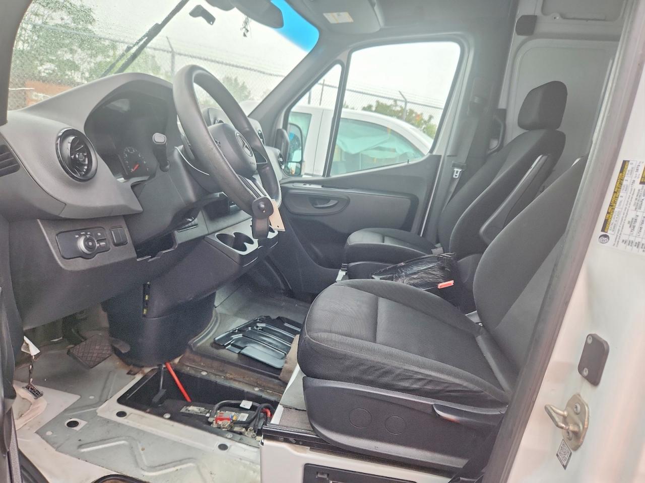 2021 Mercedes-Benz Sprinter 2500 Delivery Van - Фото 7