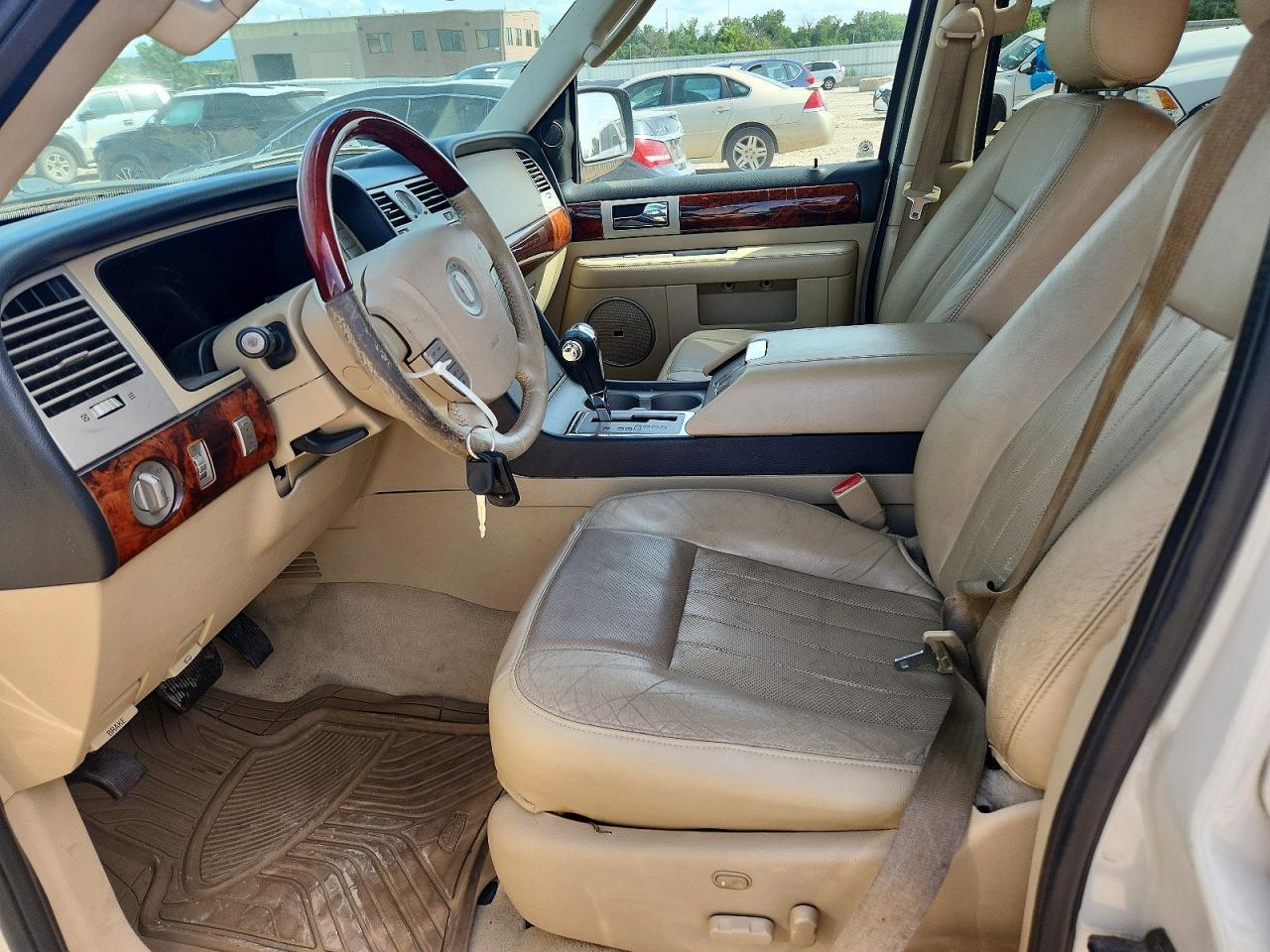 2005 Lincoln Navigator - Image 7