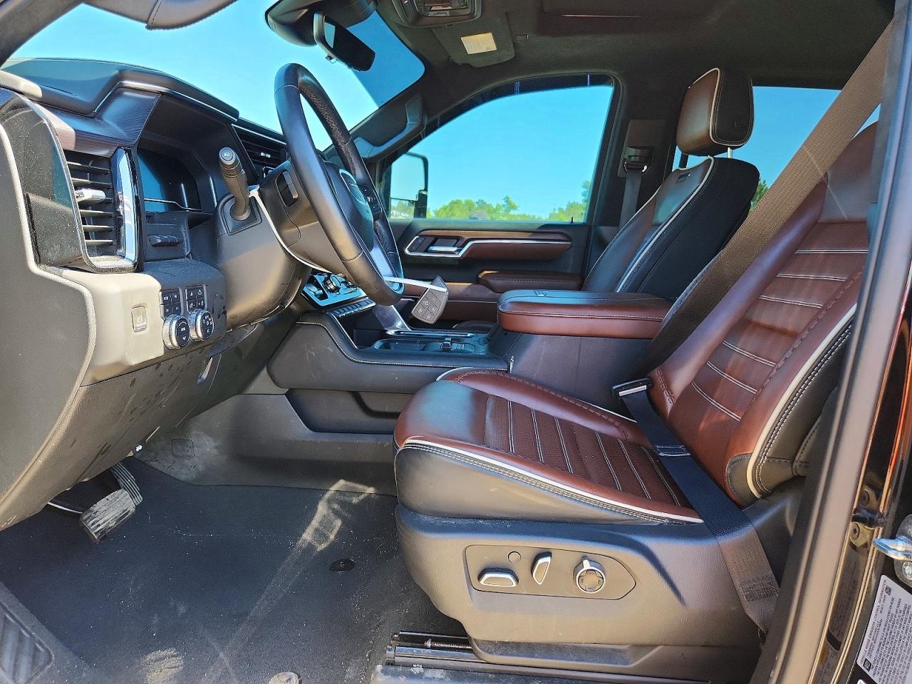 2024 GMC Sierra K3500 Denali Ultimate - Image 7