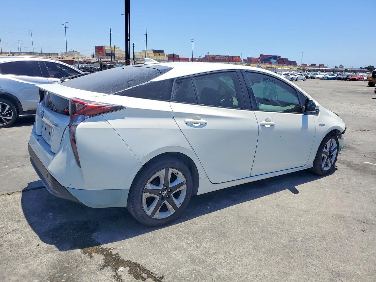 2016 Toyota Prius Four Touring - Фото 3