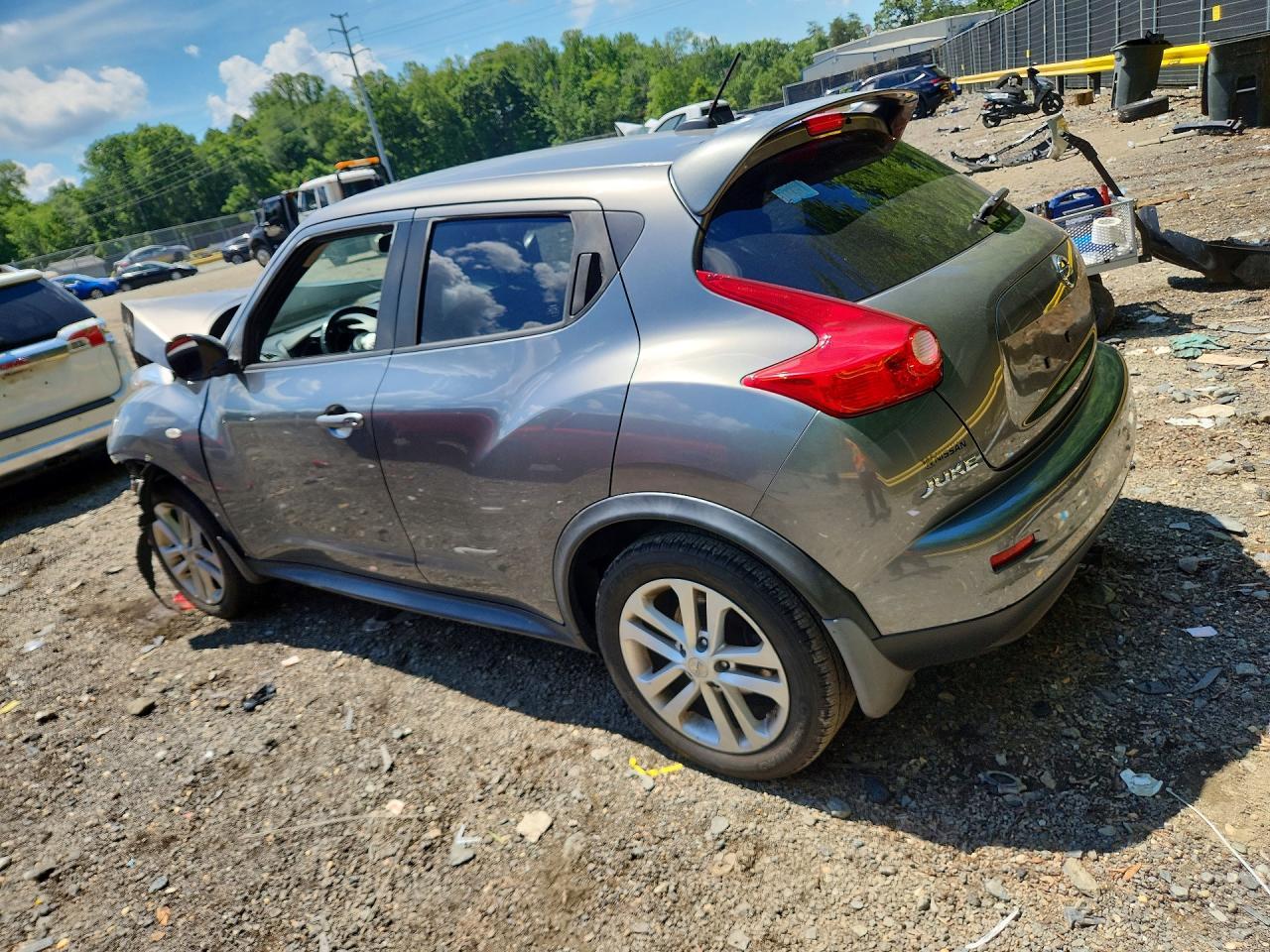 2011 Nissan Juke S - Image 2