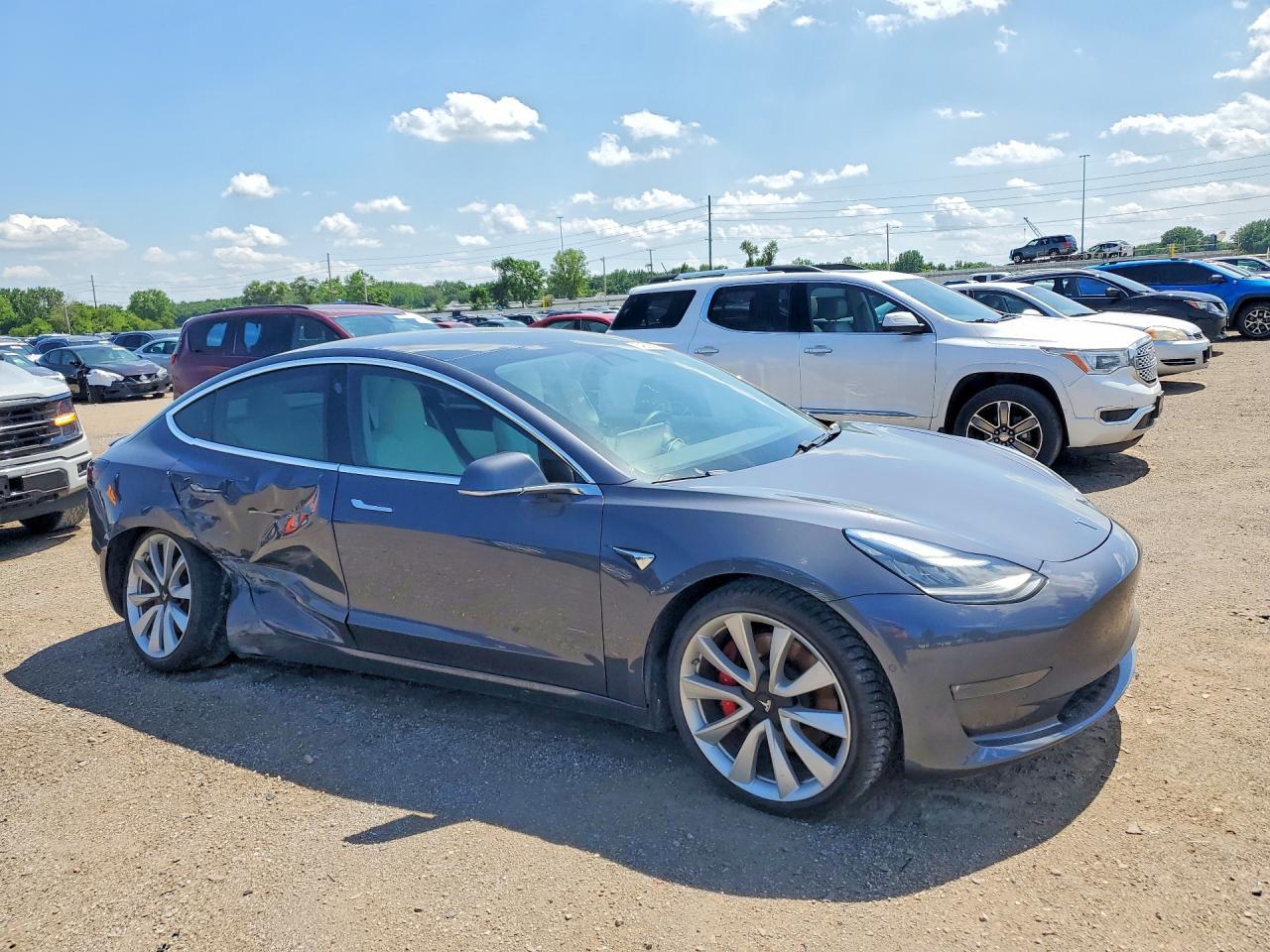 2019 Tesla Model 3 - Фото 4