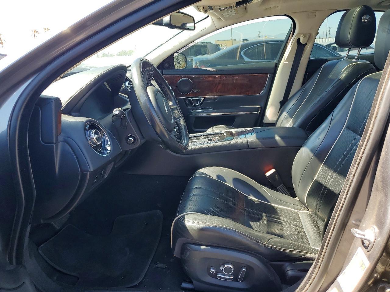 2016 Jaguar Xj - Image 7