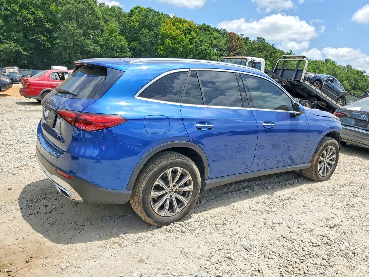 2023 Mercedes-Benz Glc 300 - Image 3
