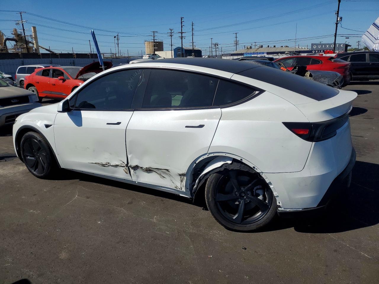 2026 Tesla Model Y - Фото 2