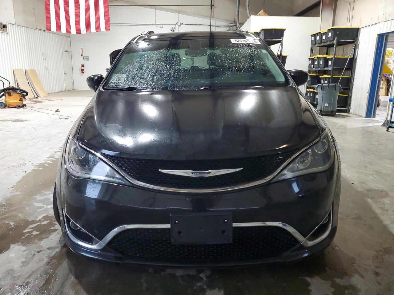 2017 Chrysler Pacifica Touring L - Image 5