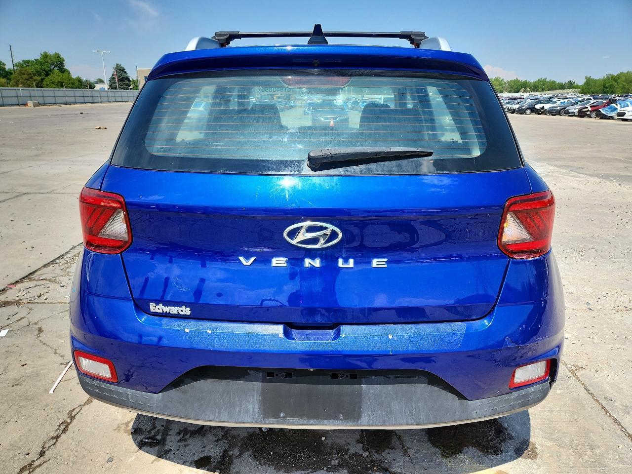 2022 Hyundai Venue Sel - Image 6