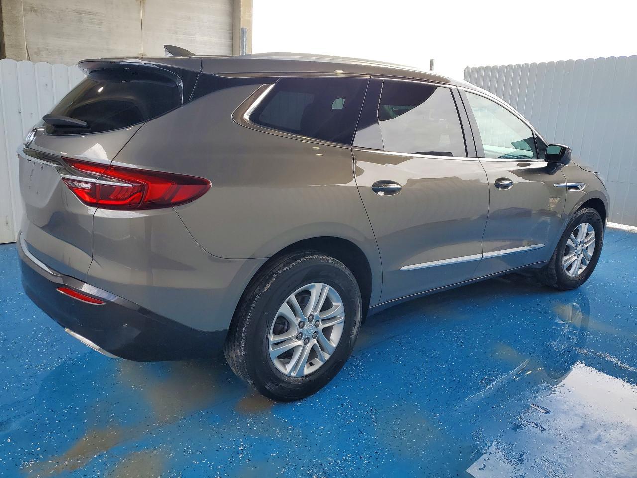 2018 Buick Enclave Essence - Image 3