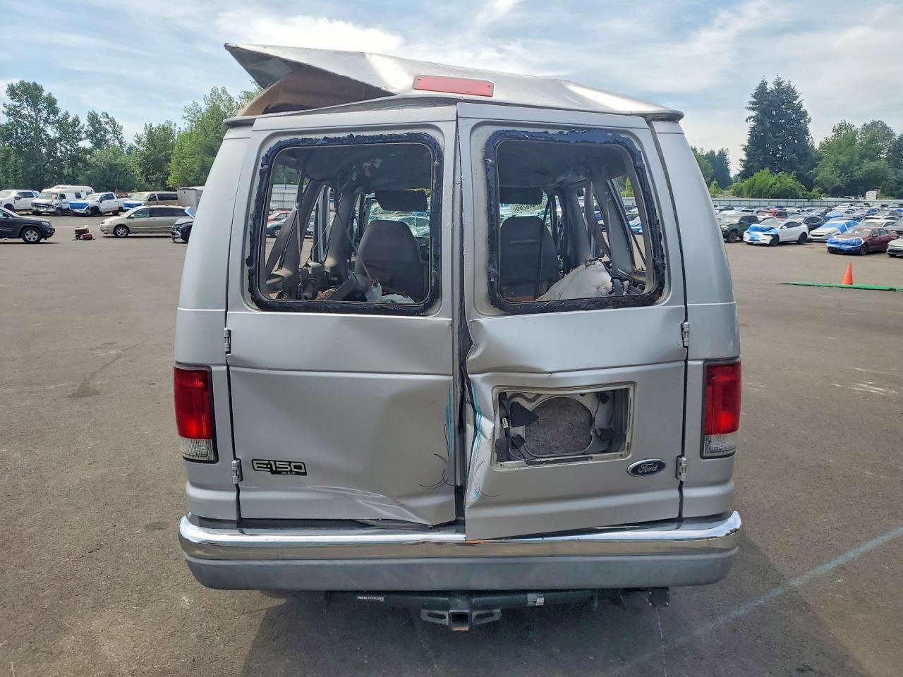 1999 Ford Econoline E150 Wagon - Фото 6