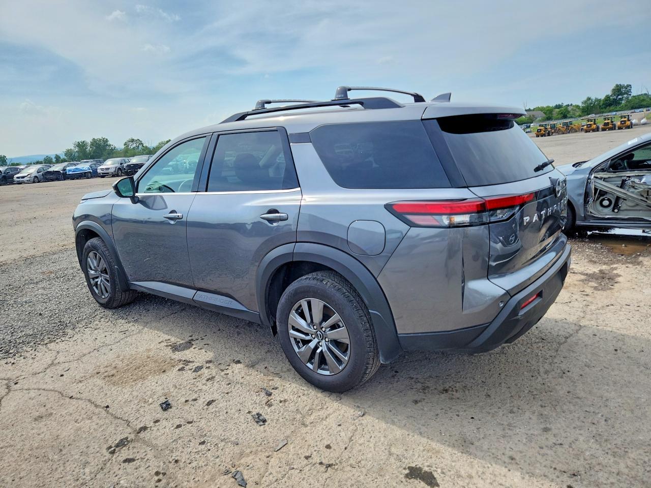 2025 Nissan Pathfinder Sv - Фото 2