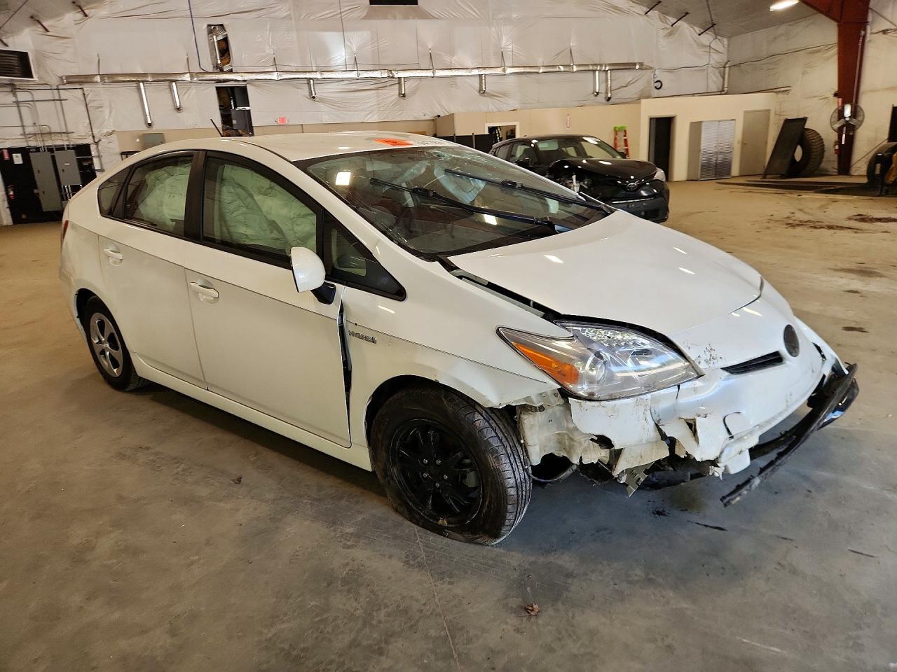 2014 Toyota Prius Three - Фото 4